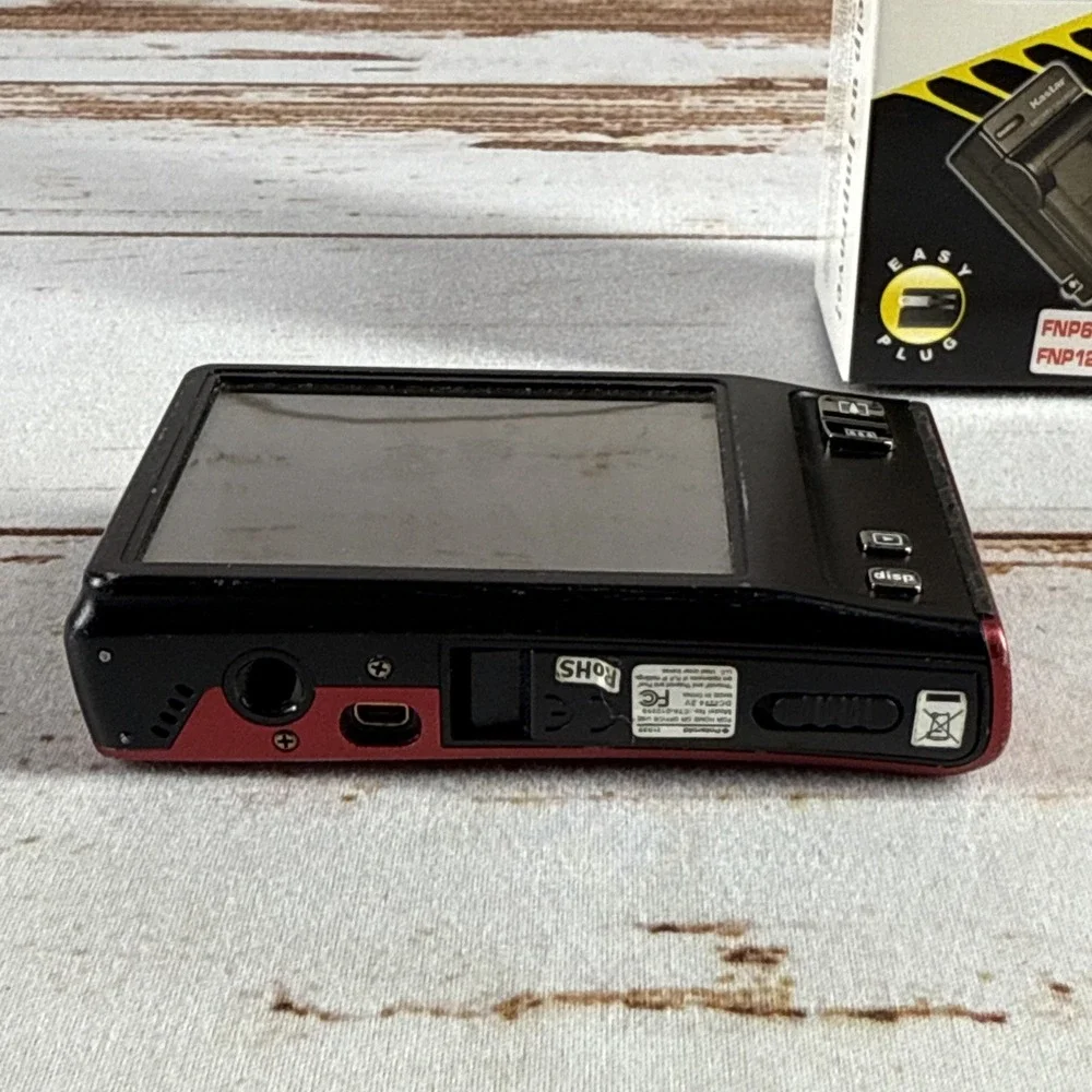 Polaroid T1035 10MP Compact Digital Camera Red Battery & Charger AS-IS